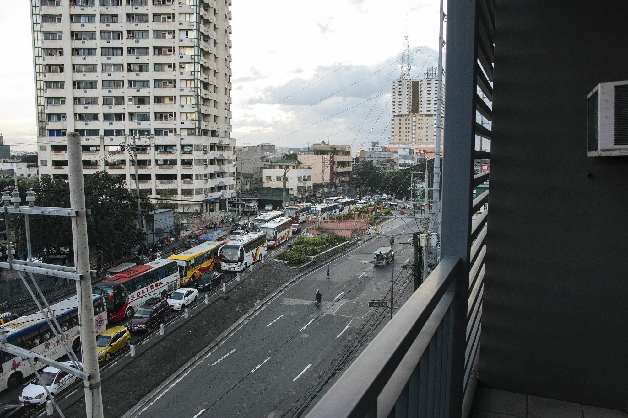 Reddoorz Plus @ Buendia Ave Makati Makati City Bagian luar foto